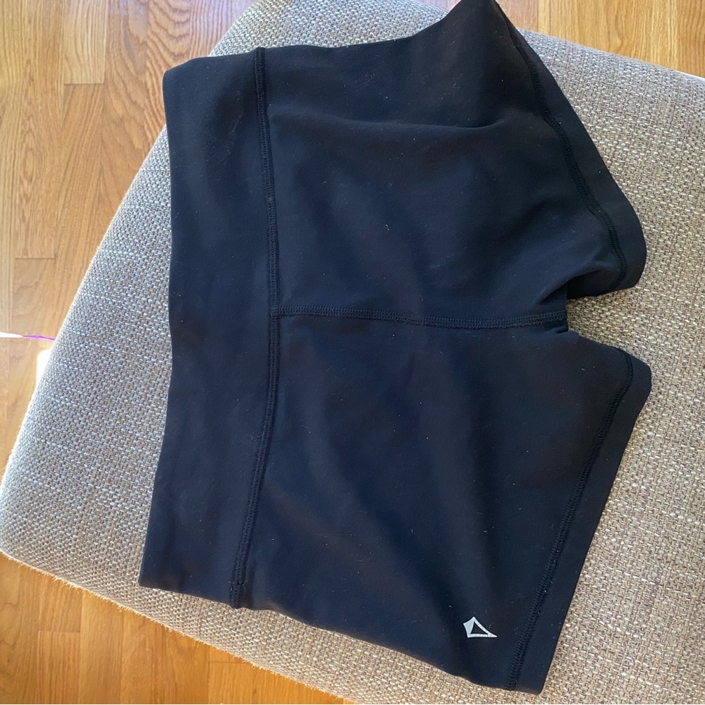 Ivivva black bike shorts